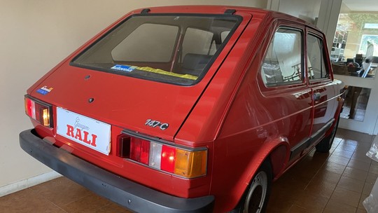 Fiat 147 mantido 0 km há 40 anos viraliza nas redes e é xodó de ex-senador