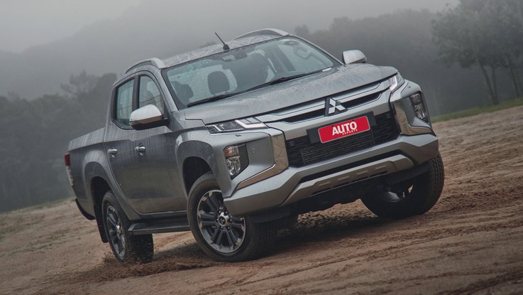 Mitsubishi L200 - O visual retilíneo chama a atenção e as versões mais caras recebem faróis de LED