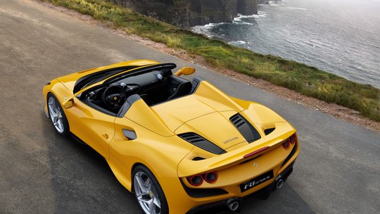 Ferrari conversível é leiloada por R$ 2,7 milhões e bate recorde no Brasil