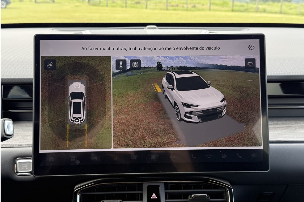 Câmera 360° ajuda a manobrar em áreas apertadas — Foto: Cauê Lira/Auto News Brasil