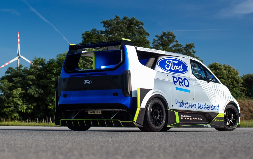 Ford Pro Electric SuperVan tem visual que em nada lembra a Transit — Foto: Divulgação