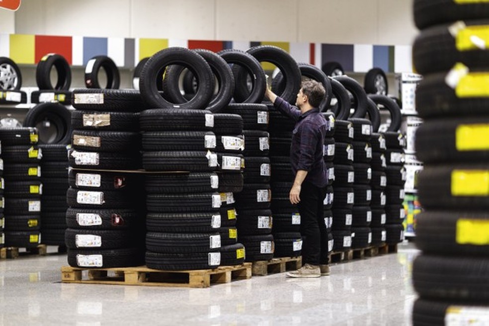 Você sabia que seu pneu tem uma nota? O link para decifrar esses números no pneu está no corpo desta matéria (Foto: Christian Castanho) — Foto: Autoesporte
