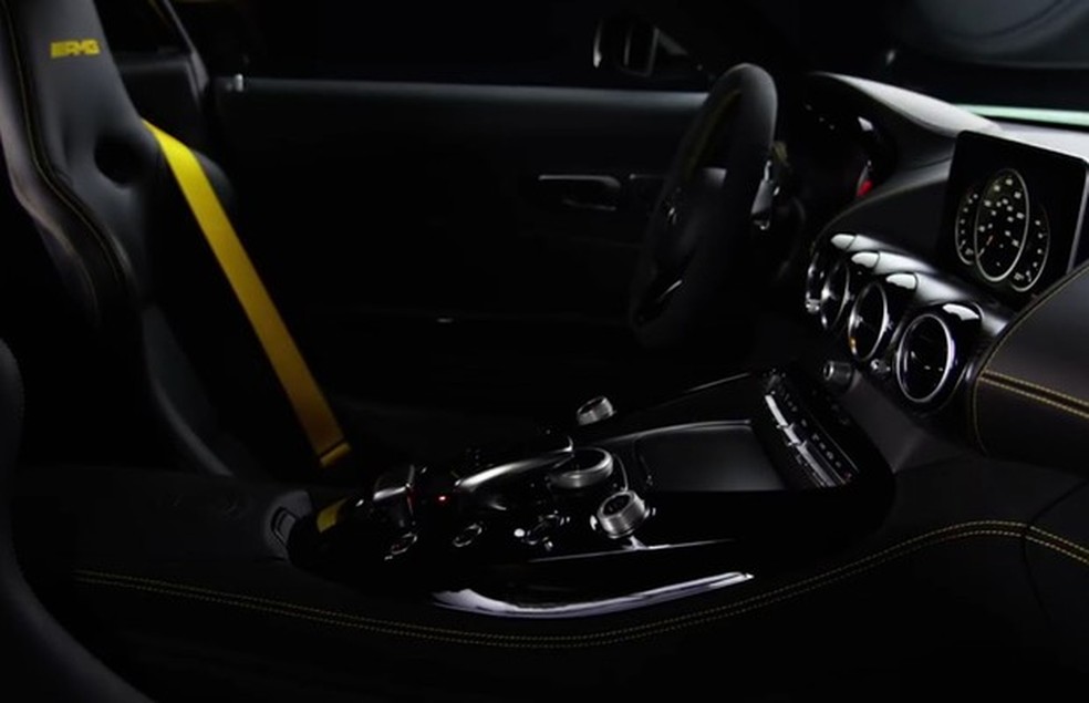 Teaser do Mercedes-AMG GT R (Foto: Reprodução/Youtube) — Foto: Auto Esporte