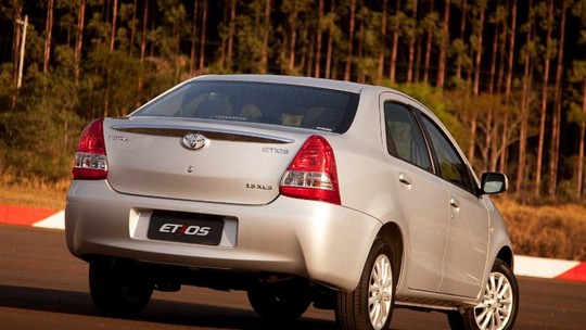 5 carros usados com porta-malas gigantes e espaço para toda a família