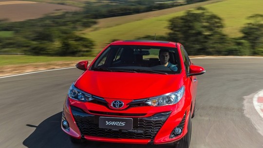 Mesmo com reestilização à vista, Toyota Yaris já ultrapassa os R$ 100 mil