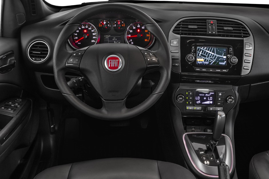 Cockpit do Fiat Bravo Blackmotion 2016 (versão automatizada)
