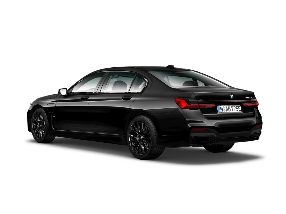 BMW 745Le M Sport Dark Edition é híbrido do tipo plug-in e pode ser recarregado na tomada — Foto: Divulgação