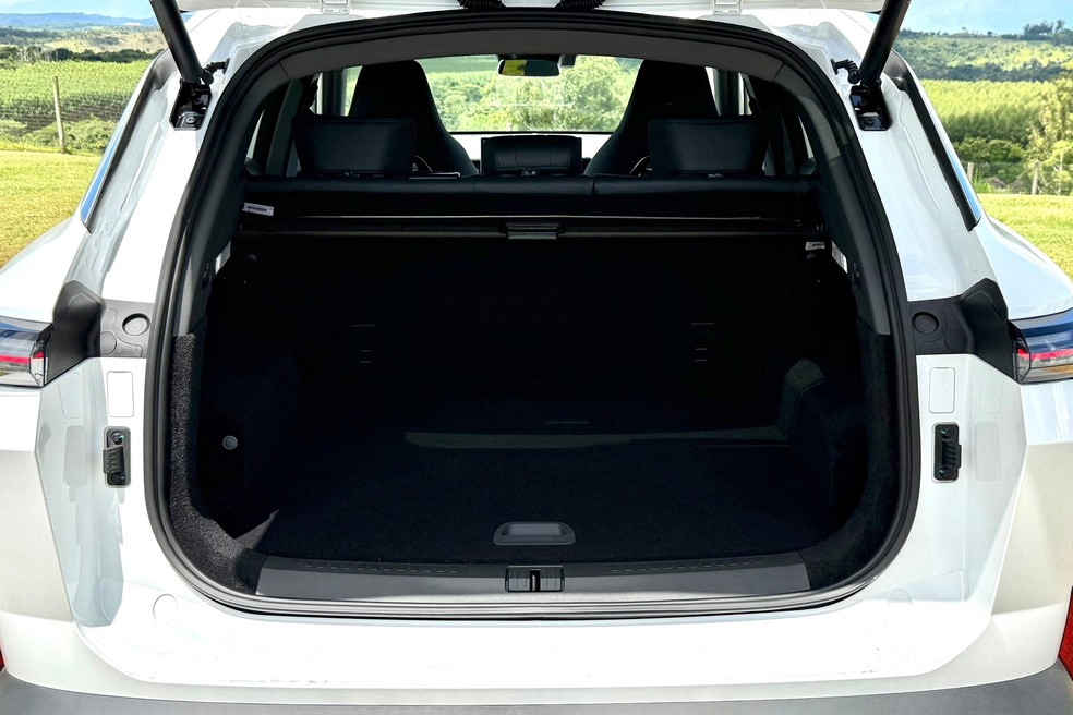 Porta-malas fica devendo em comparação com os concorentes chineses — Foto: Cauê Lira/Auto News Brasil