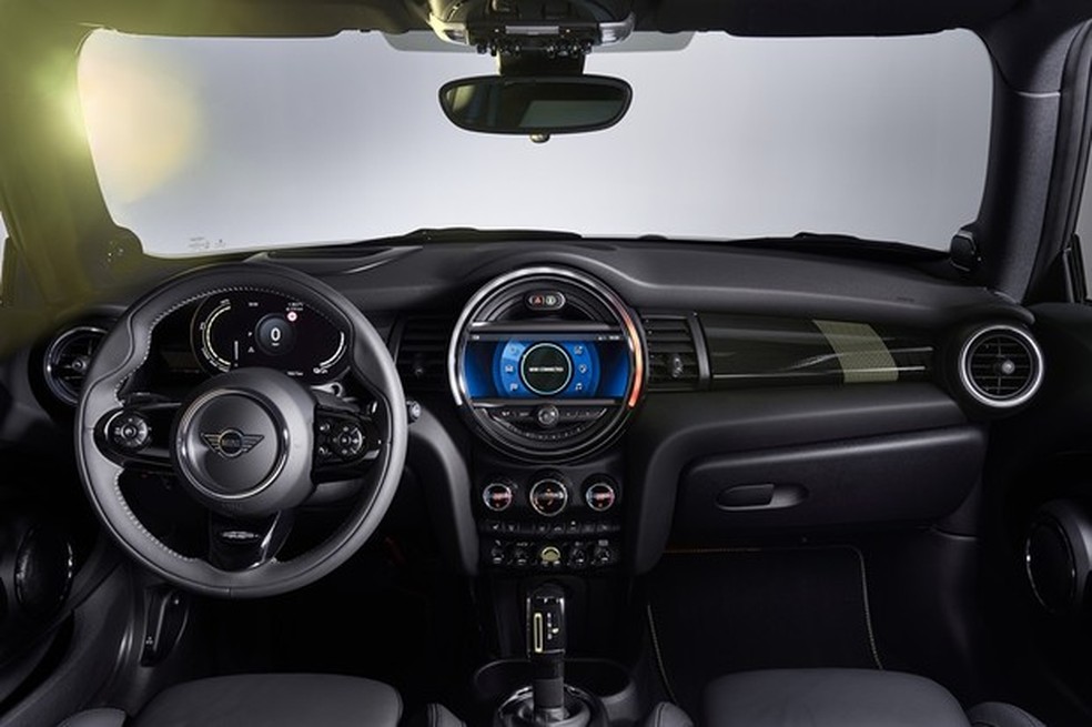 Tela central sensível ao toque tem 6,5" (Foto: Divulgação) — Foto: Auto Esporte