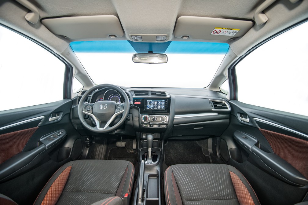 Interior do Honda WR-V é igual ao do Fit, exceto pela cor no acabamento — Foto: Gustavo Epifânio/G1