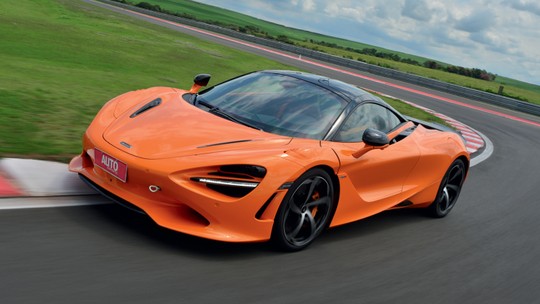 Teste: McLaren 750S faz dieta, toma whey e custa R$ 4 milhões no Brasil