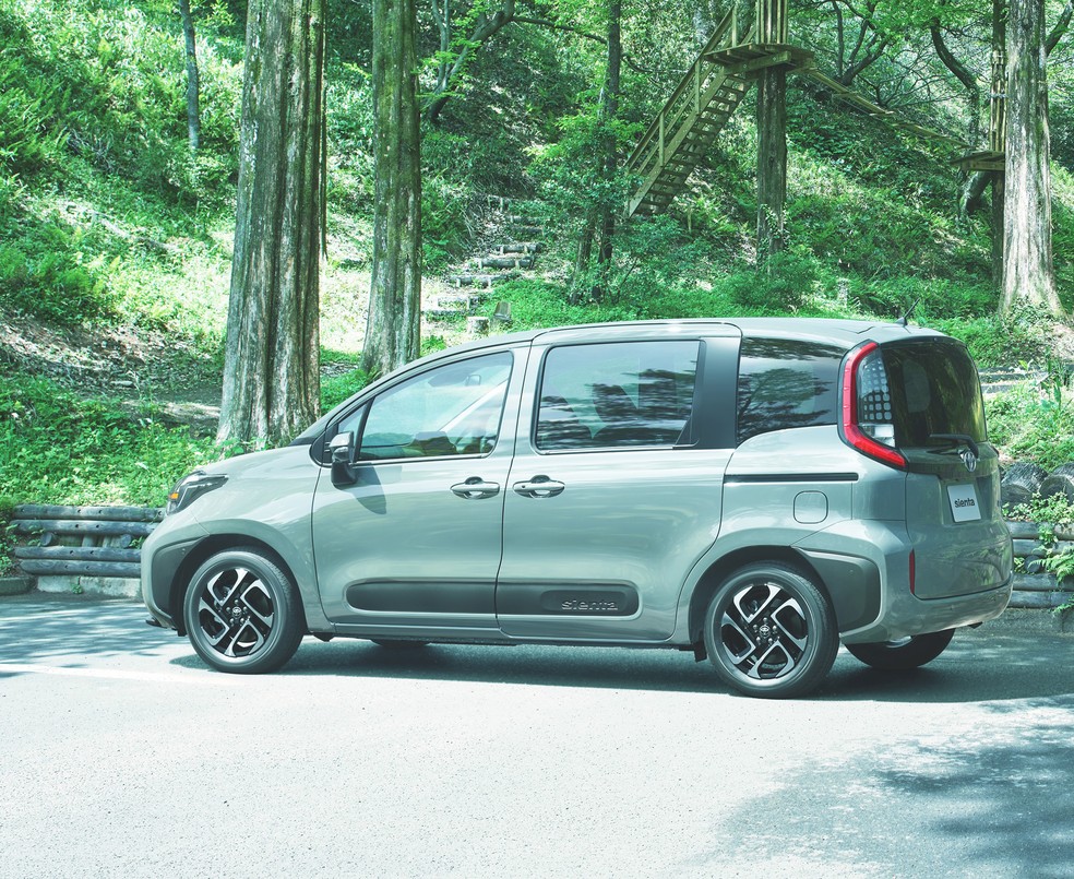 Toyota Sienta tem estilo mais focado na funcionalidade — Foto: Divulgação