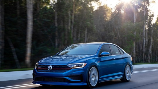 VW Jetta GLI "Lagoa Azul" tem câmbio manual e rodão de 20'', mas não vai passar na Sessão da Tarde