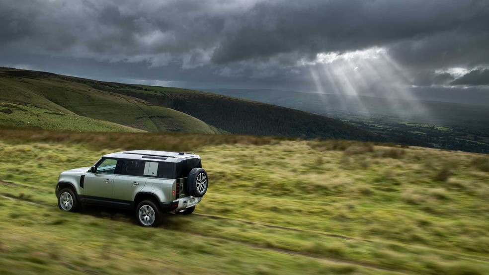 Land Rover Defender P400e é o aventureiro mais sustentável da marca — Foto: Divulgação