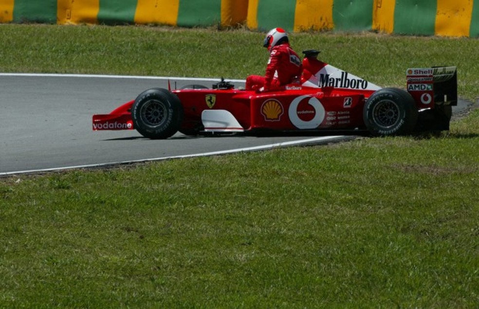 Em 2001, problemas logo no alinhamento do grid (Foto: Divulgação) — Foto: Auto Esporte