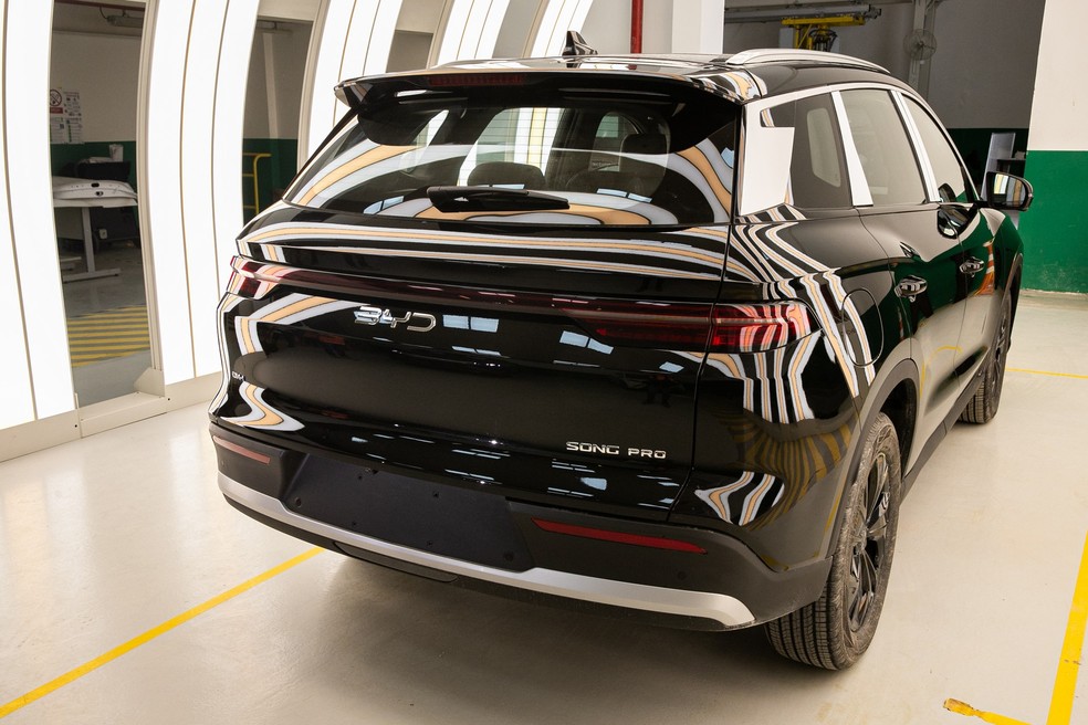 BYD Song Pro teve rodas redesenhadas, mas mudanças quase inexistentes na traseira — Foto: Divulgação