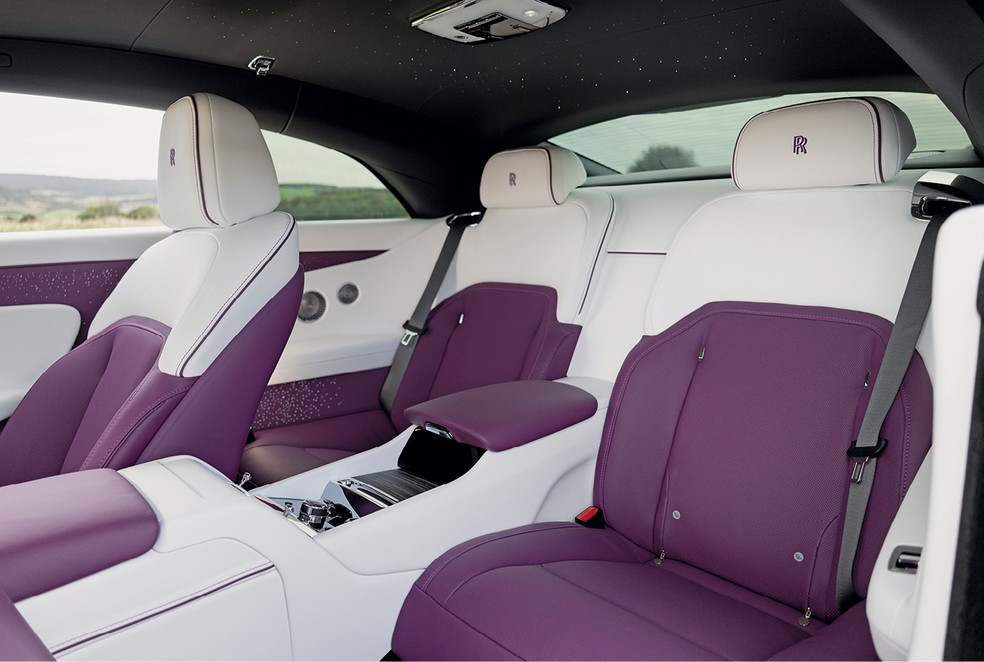  Todo o interior é customizável. A marca diz que não existem dois carros iguais em sua linha — Foto: Divulgação