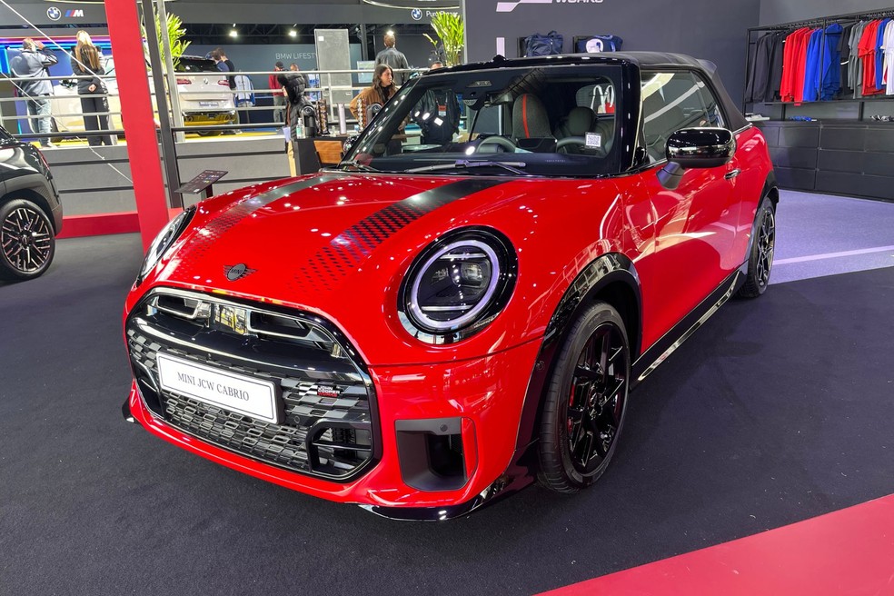 Mini Cooper Cabrio é configuração conversível do modelo  — Foto: Marcus Celestino/Auto News Brasil