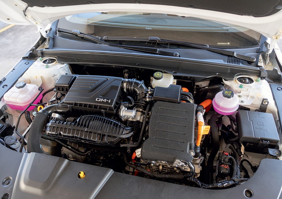 Conjunto 1.5 DM-i híbrido plug-in aplicado no sedã King — Foto: Renato Durães/Auto News Brasil