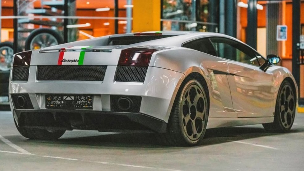 Lamborghini Gallardo de David Beckham é cinza e tem detalhes na cor da bandeira da Itália — Foto: Divulgação