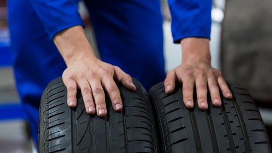 Como saber se os pneus estão fora do prazo de validade? Rasgo e bolha são riscos?