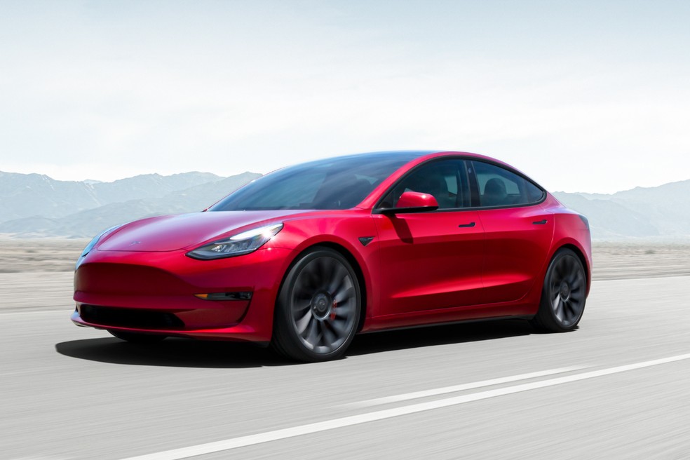 16 carros da Tesla desligaram o piloto automático menos de um segundo antes de colidirem — Foto: Divulgação