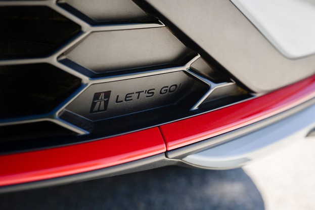 Volkswagen Jetta GLI 2025 apresentado nos Estados Unidos