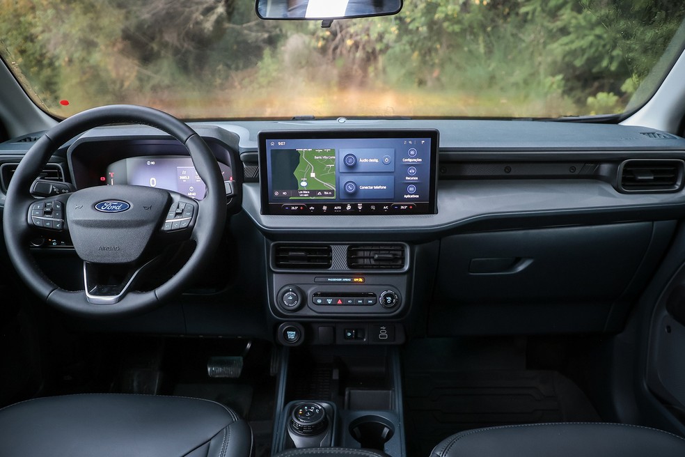 O painel da Ford Maverick Lariat Black traz novidades — Foto: Divulgação/Ford