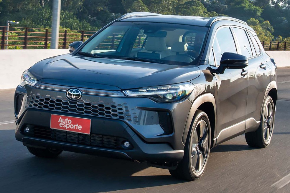 Toyota Corolla Cross XRX 2026 dianteira movimento — Foto: Divulgação