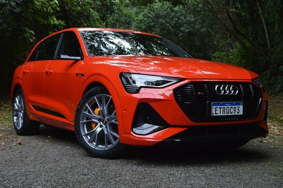 A dianteira lembra mutito do Q8, SUV topo de linha da marca (Foto: André Schaun/Auto News Brasil ) — Foto: Auto Esporte