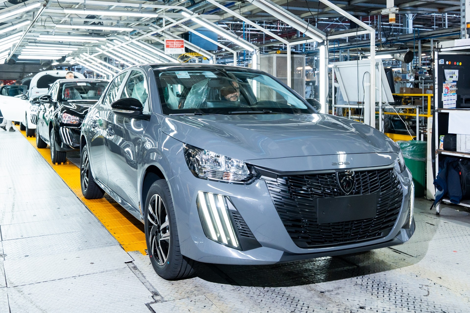 Peugeot 208 e 2008: Stellantis Reduz Produção na Argentina