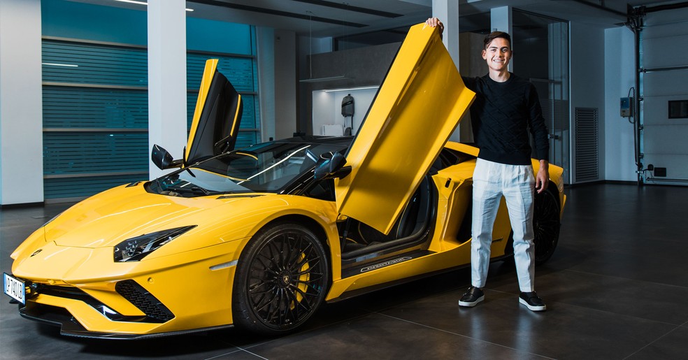 Paulo Dybala comprou um Lamborghini Aventador S Roadster após fazer seu centésimo gol pela Juventus  — Foto: Divulgação