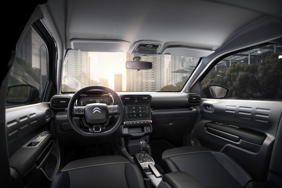 Interior do Citroën C4 Cactus X-Series traz poucas mudanças na comparação com as demais versões — Foto: Divulgação