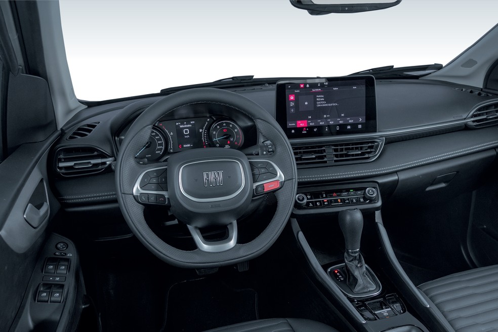Interior tem acabamento razoável para o segmento e carro tem boa lista de equipamentos — Foto: Renato Durães/Auto News Brasil
