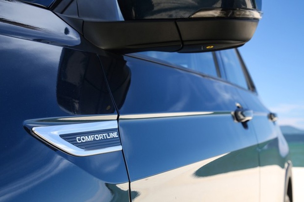 Grade preto brilhante e logotipos diferencial a versão Comfortline do T-Cross (Foto: Divulgação) — Foto: Auto Esporte
