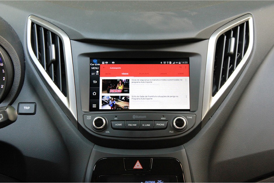Espelhamento do smartphone via Car Link permite visualização de vídeos pelo app do YouTube