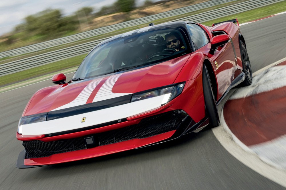 Ferrari 849 Testarossa chega ao Brasil com motor híbrido de 1.050 cv