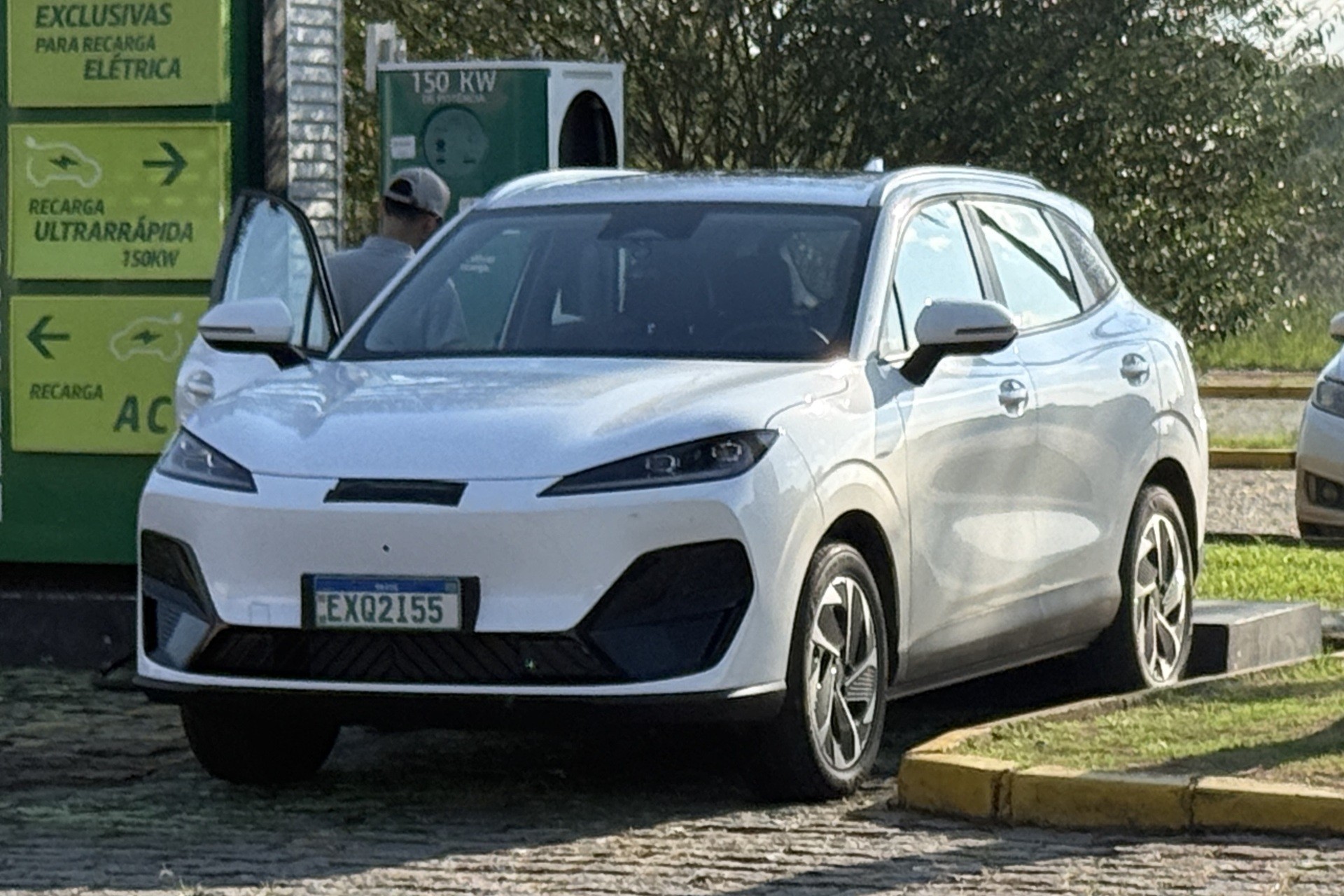 Flagra: Lepas L4 elétrico aparece no Brasil e deve chegar às lojas em 2027