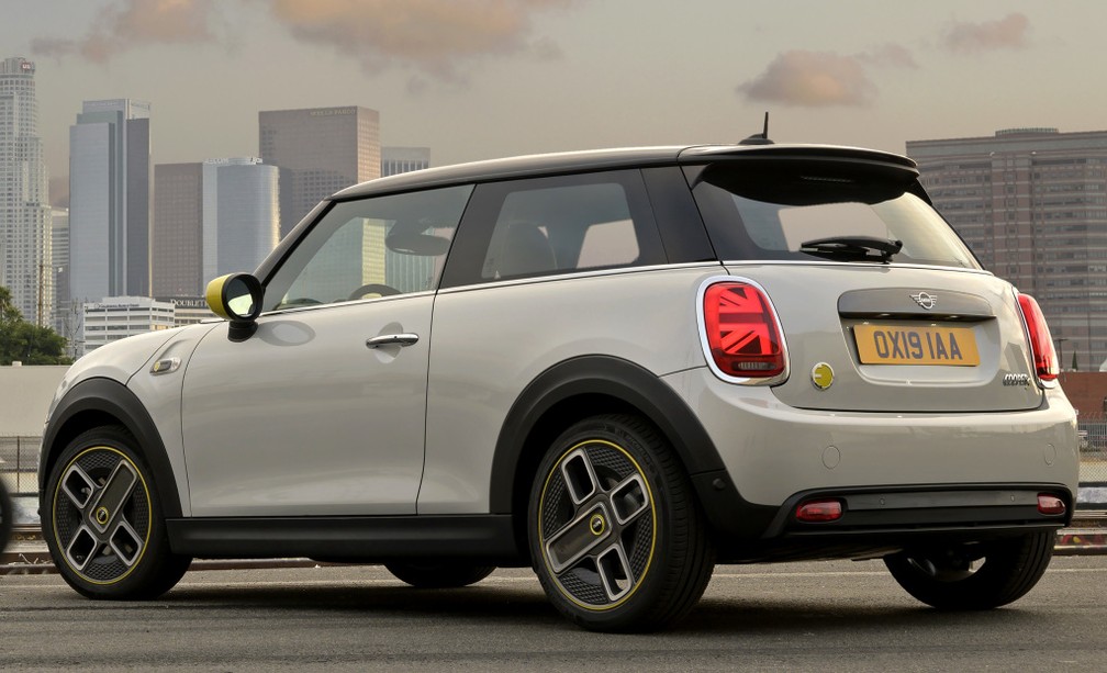 Cooper SE tem detalhes exclusivos, como as rodas — Foto: Divulgação/Mini