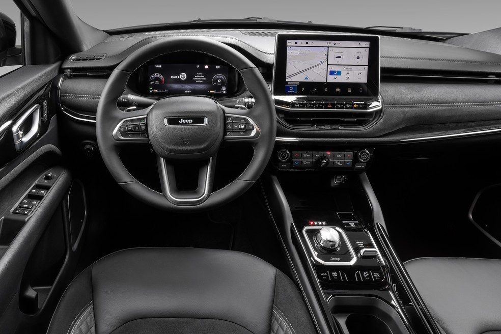 Painel do Jeep Commander Blackhawk 2027 — Foto: Divulgação