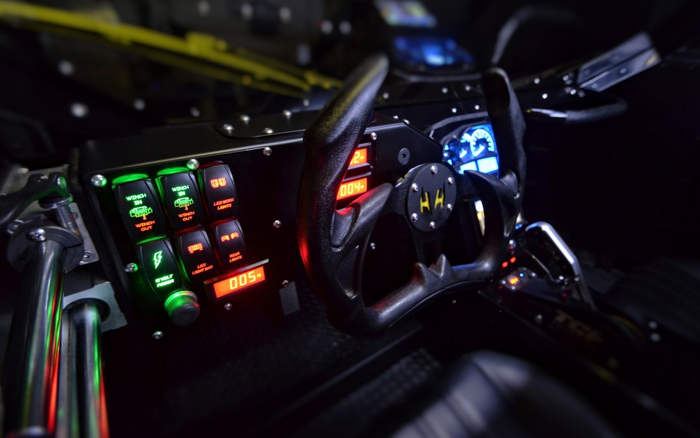 Interior do Ripsaw EV2, considerado um tanque 'de luxo' — Foto: Howie & Howie Tech