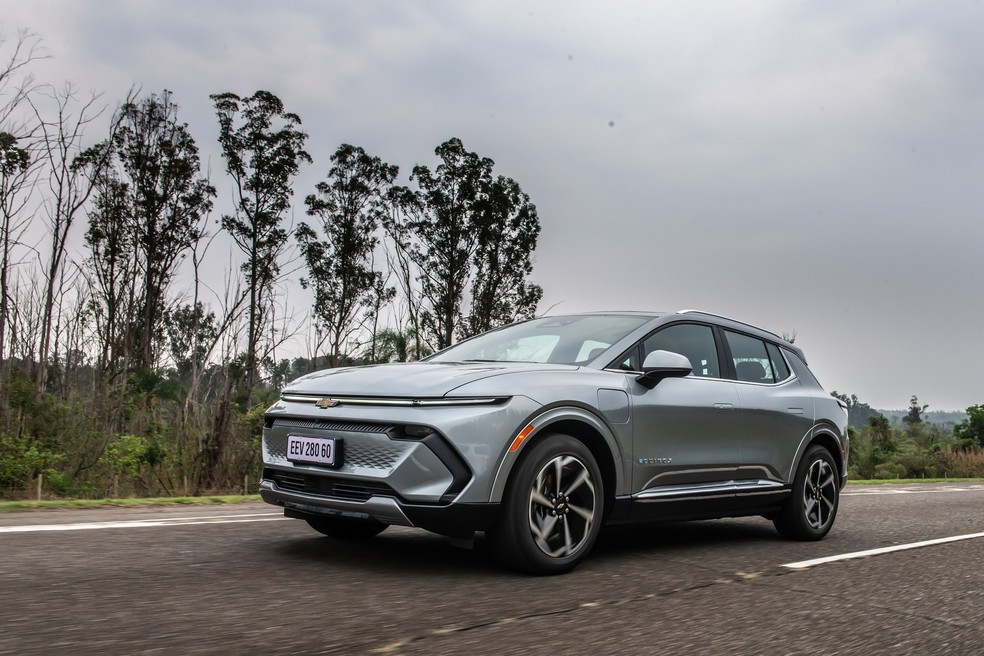 Bom nas retas e nas curvas, o Chevrolet Equinox EV é um SUV fácil de agradar — Foto: Divulgação
