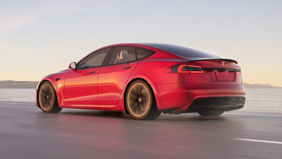 Tesla Model S recebeu aumento de US$ 10 mil após o lançamento da versão reestilizada — Foto: Divulgação