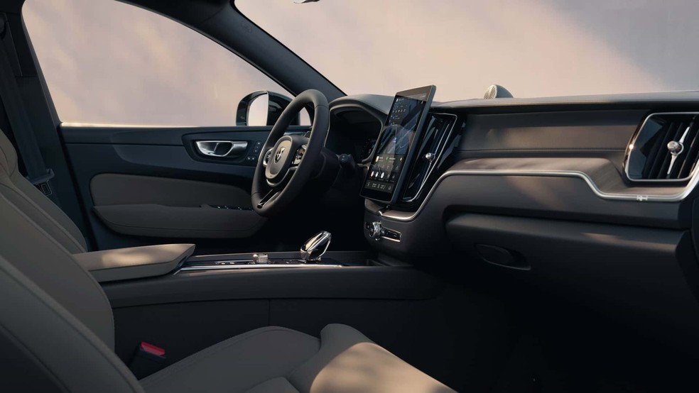 Volvo XC60 teve central multimídia atualizada em reestilização — Foto: Divulgação