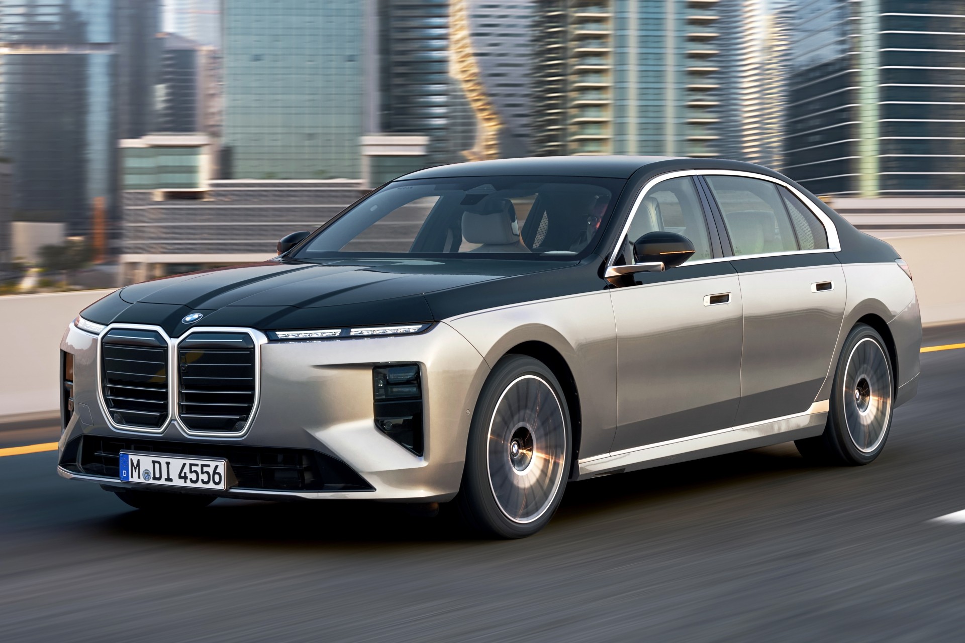 Novo BMW Série 7 tem painel do iX3 e dobra aposta no design ‘luxo exótico’