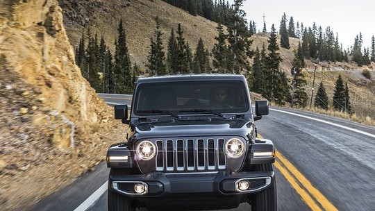 Teste: Jeep Wrangler Sahara Overland custa R$ 275 mil, mas será que vale dois Troller T4?