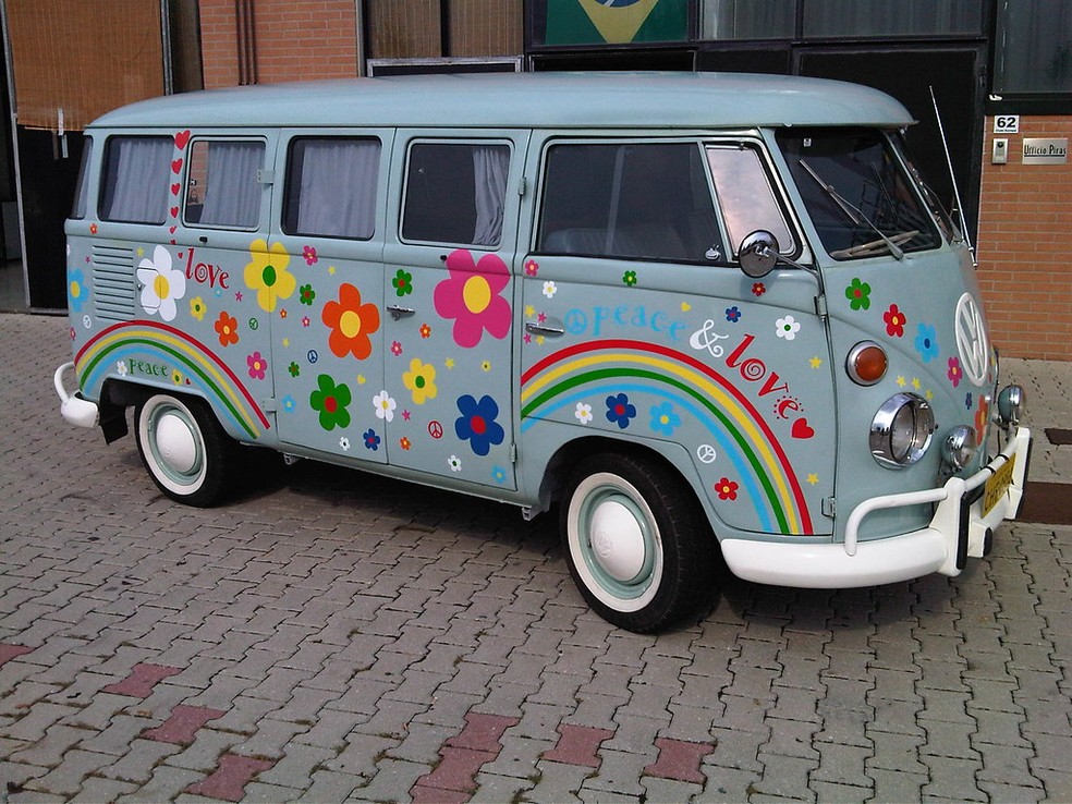 A VW Kombi foi um dos símbolos do movimento hippie — Foto: Reprodução