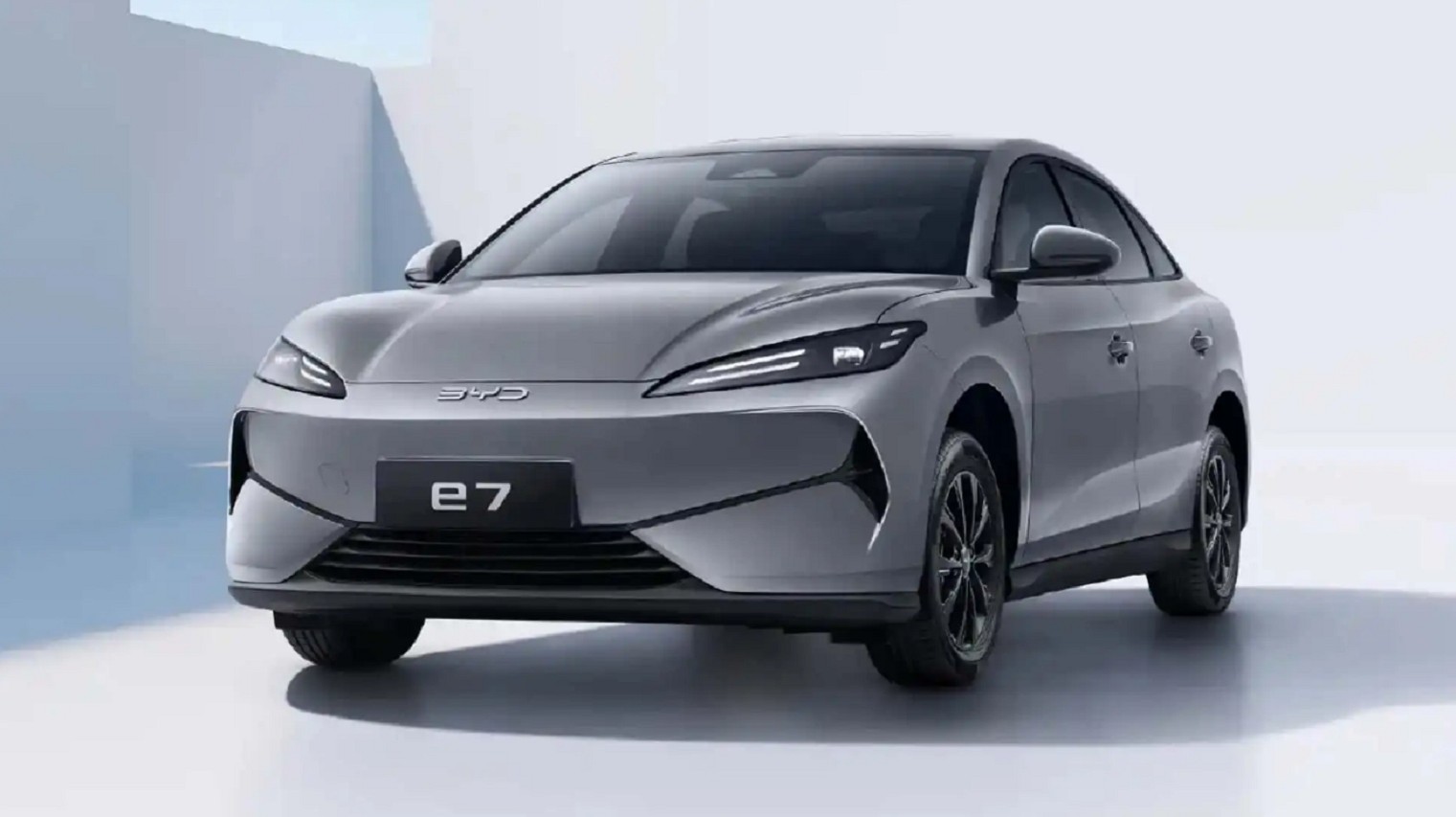 BYD lança sedã elétrico para taxistas a preço de Fiat Mobi