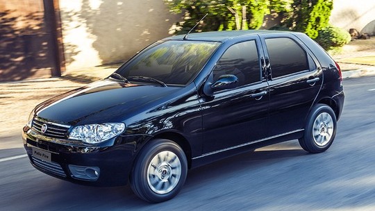 Fiat Palio Fire encarece, mas continua o mais barato do país