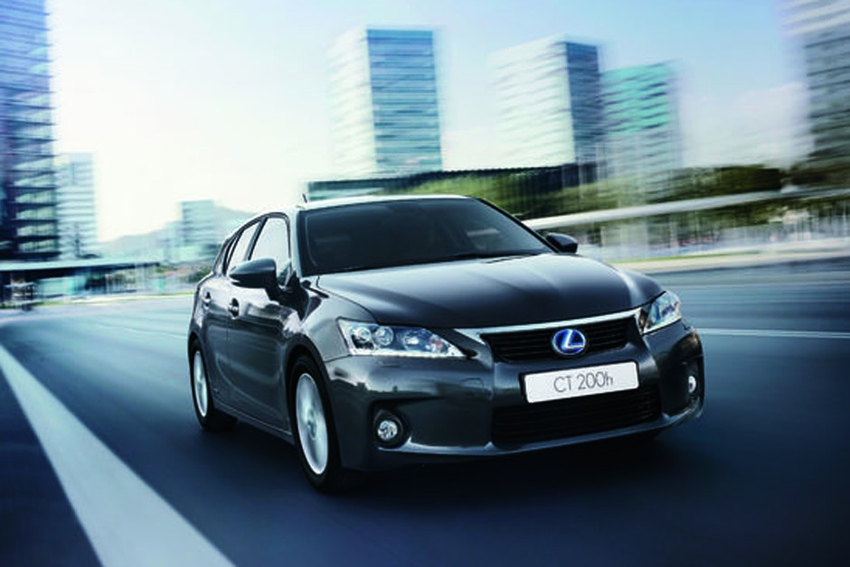 Lexus CT 200h: o irmão do Prius fez quase a mesma média que ele, aferiu 15,7km/l na cidade e 14,2 km/l na estrada
